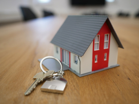 1748520000_94_build-a-house-4503738_1920.jpg